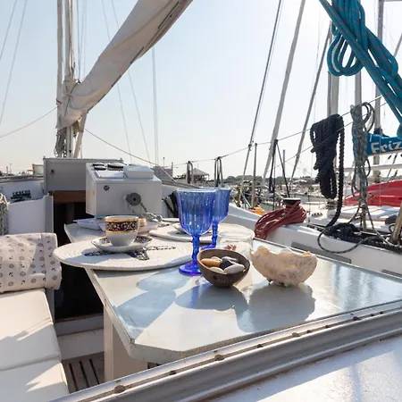 Quo Vadis Yacht Hotel Bari Exterior photo